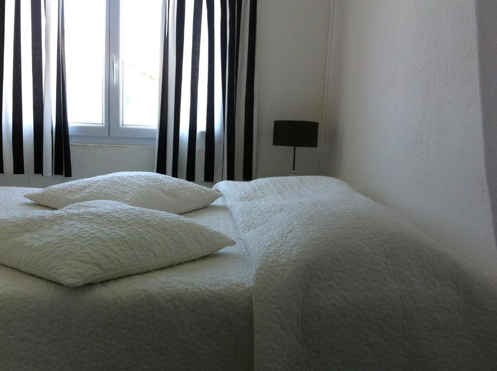 Hotel Les Vagues Saintes-Maries-de-La-Mer Zimmer foto